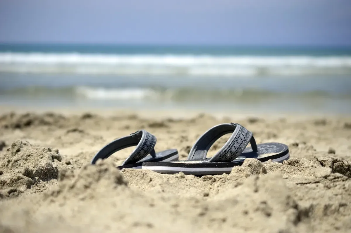 Klapki męskie na plażę — komfort i styl podczas letniego relaksu